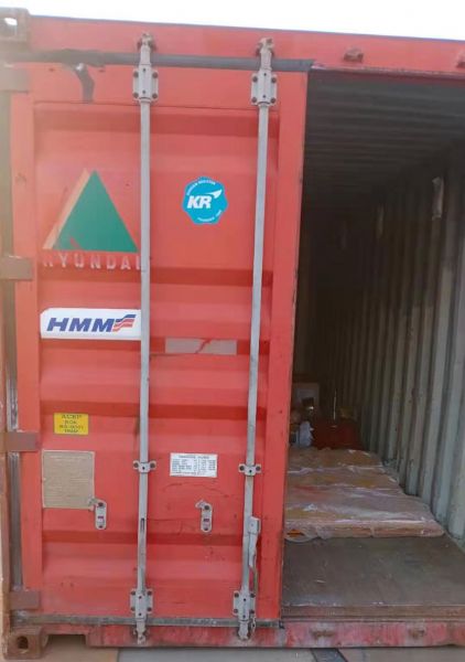 为厄瓜多尔客户制作的起重机，顺利装柜完成，发往海外！